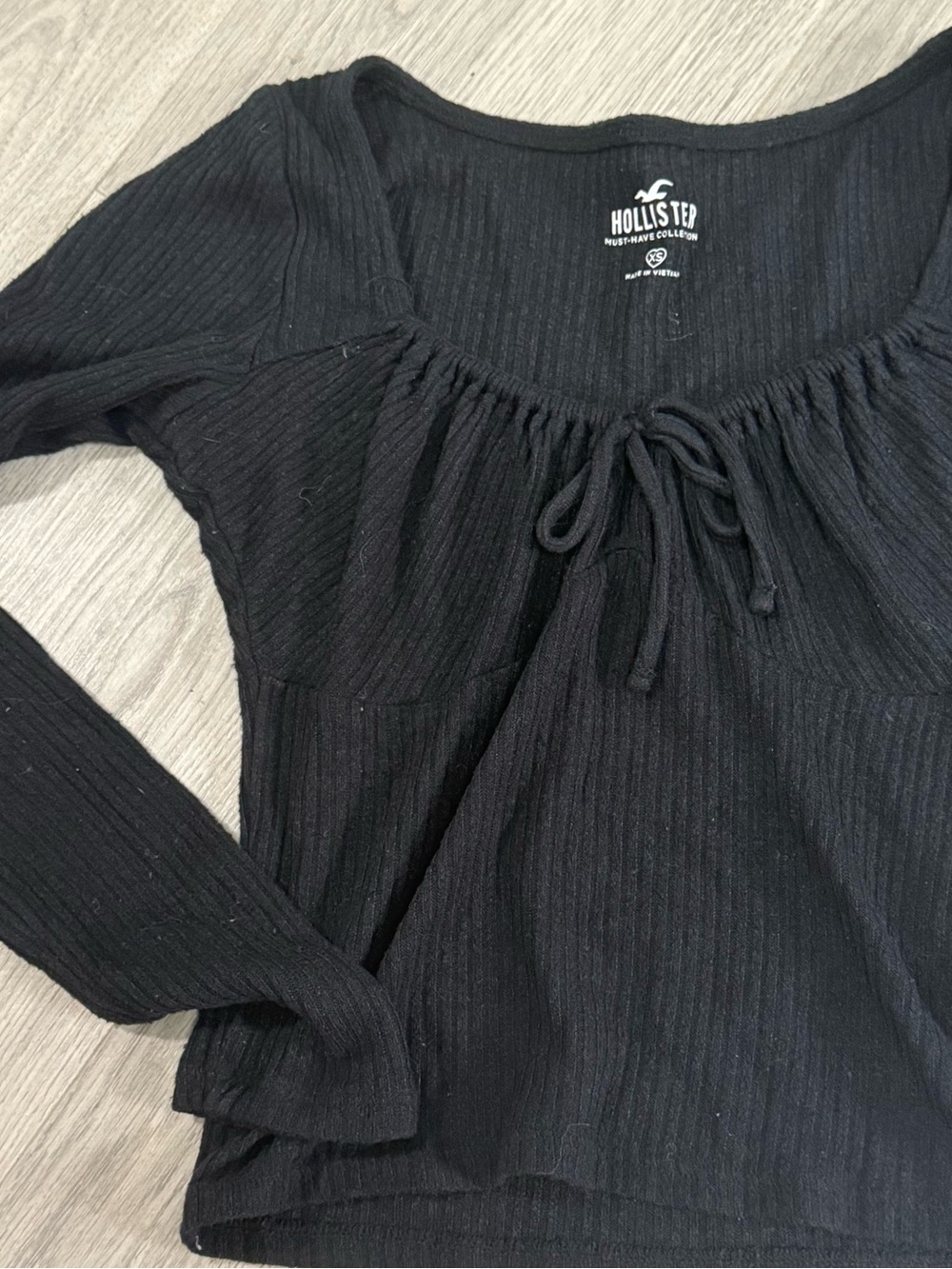 Hollister Black Ribbed Long Sleeve Scoop Tie Top - Picture 2 of 7
